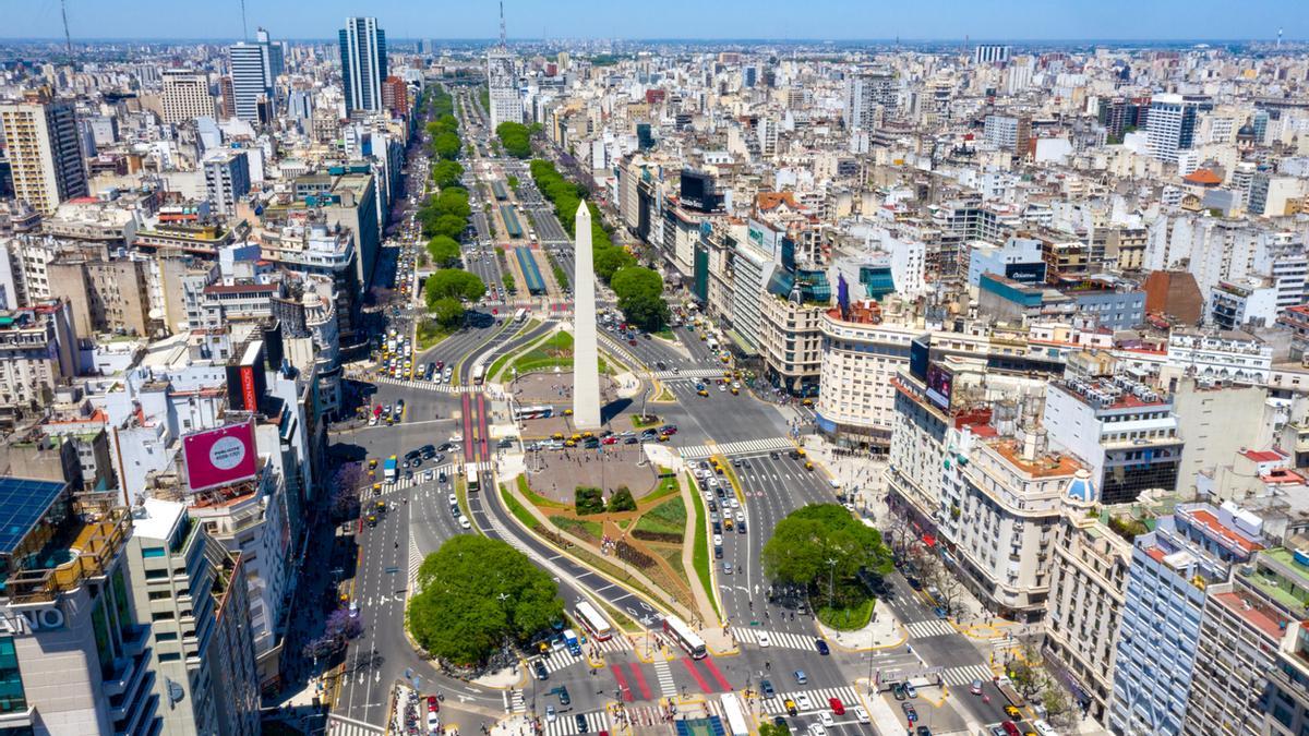 Un paseo por la Avenida más ancha del mundo