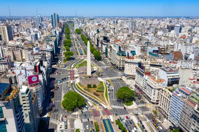 Un paseo por la Avenida más ancha del mundo