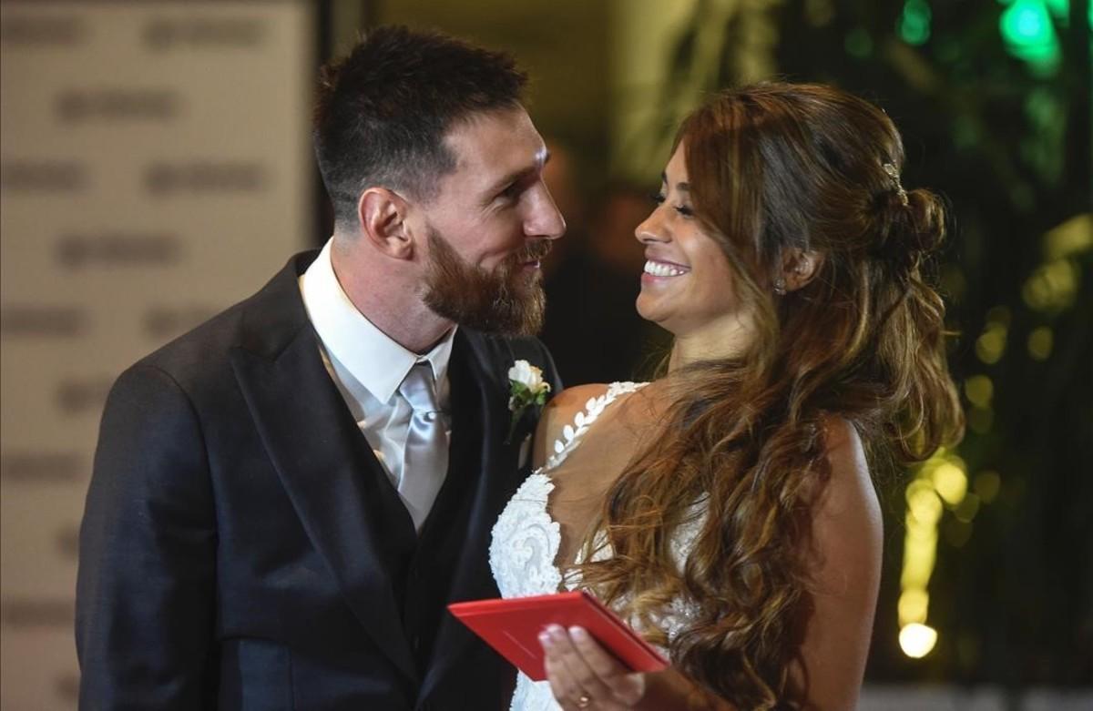 olerin39122591 argentine football star lionel messi and bride antonella roc170701173222