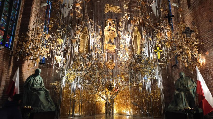 El altar de ámbar de la iglesia de Santa Brígida | J.V.