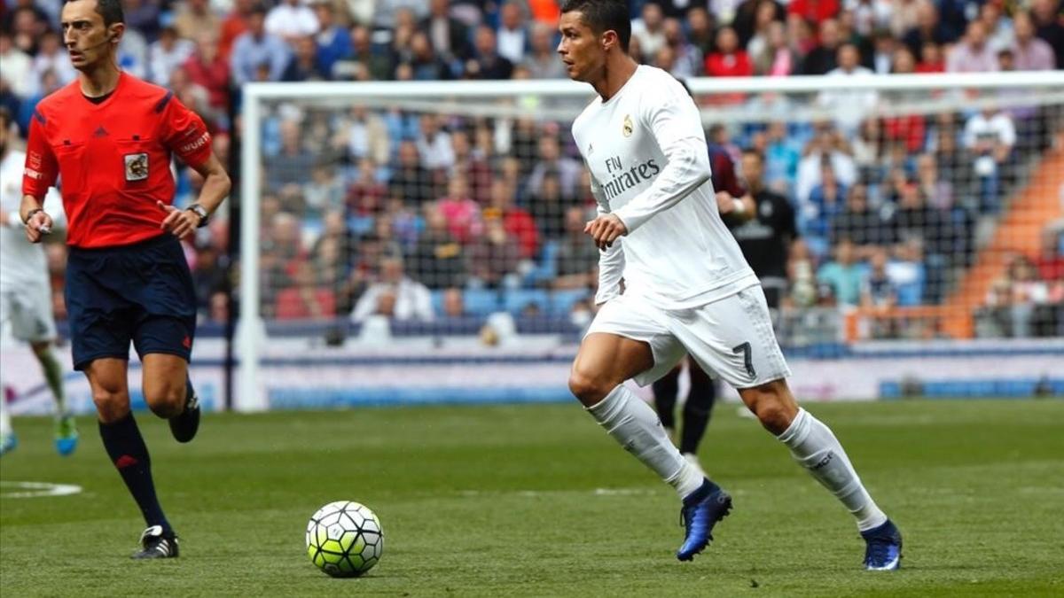 Ronaldo, en una jugada ante el Eibar.