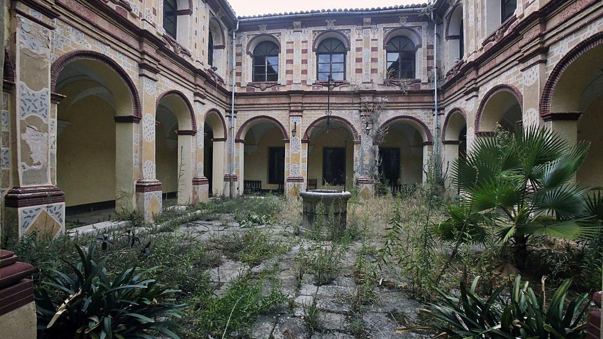 El claustro del Monasterio d’Aigües Vives será una de las localizaciones del largometraje. | VICENT M. PASTOR