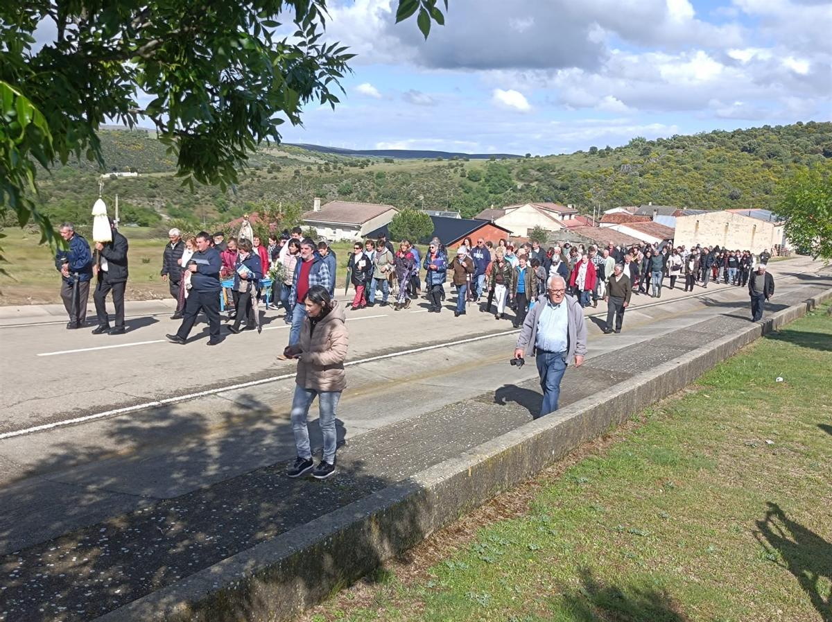 La romeria de la Virgen de Fátima en Fradellos: una devoción en auge desde 1976 La romeria de la Virgen de Fátima en Fradellos: una devoción en auge desde 1976