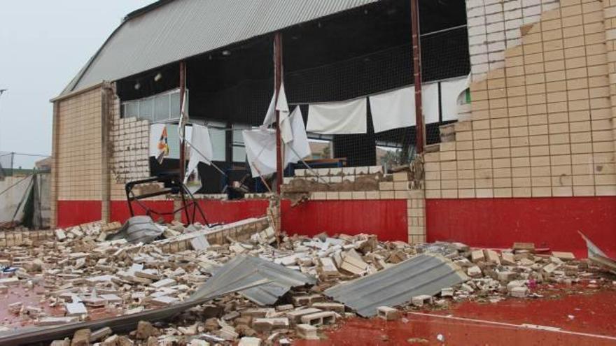 Dénia iniciará en breve la reparación del pabellón destrozado por el tornado