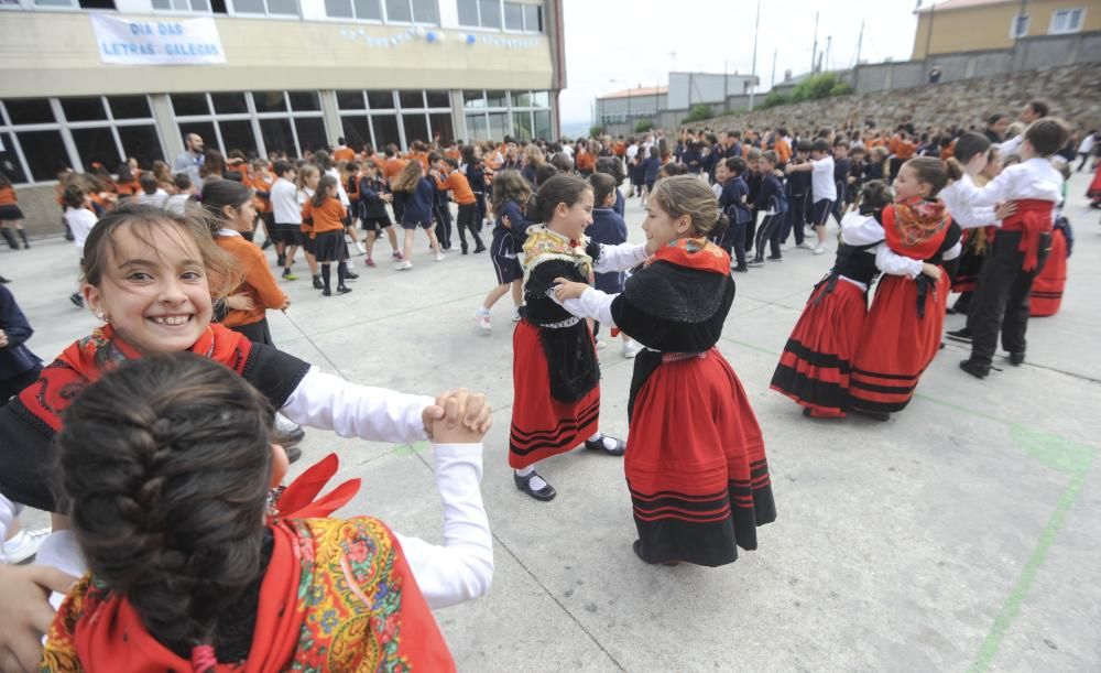 Muiñeira con 450 alumnos del colegio Franciscanas