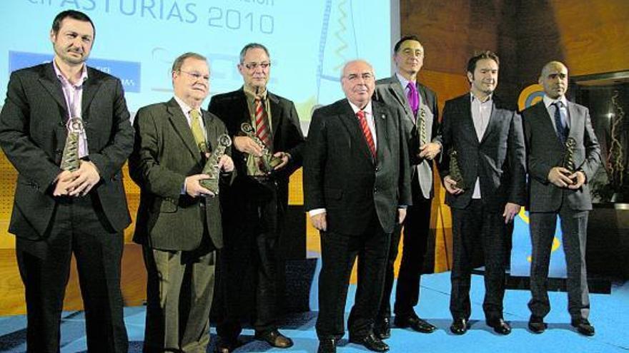 Foto de familia de los premiados en la gala de la Sociedad de la Información, ayer, en el Ferrera.