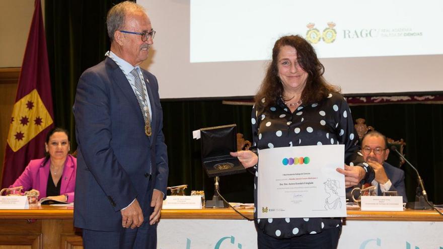 Aurora Grandal recibe a medalla ‘Antonio Casares Rodríguez’. |   // LO