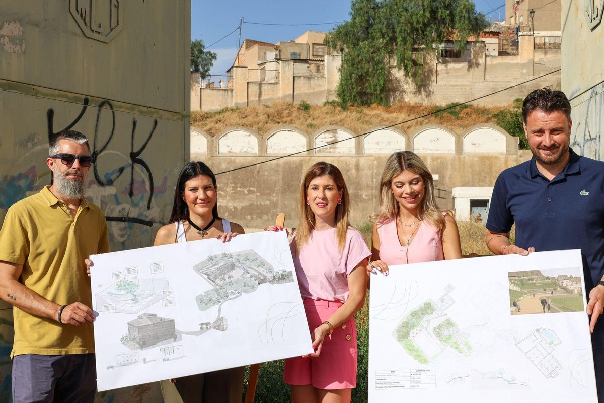 Las ediles muestran cómo quedará la zona según el proyecto elaborado.