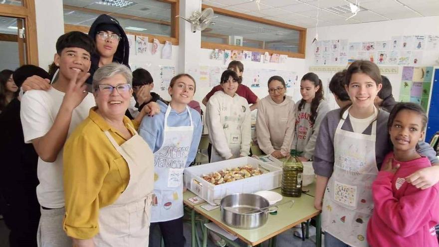 'Coca pujada', 'bunyols' y el 'arròs de matances' para acercar a jóvenes y mayores de Ibiza