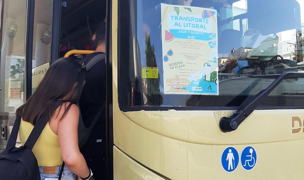 Uno de los autobuses a la playa.