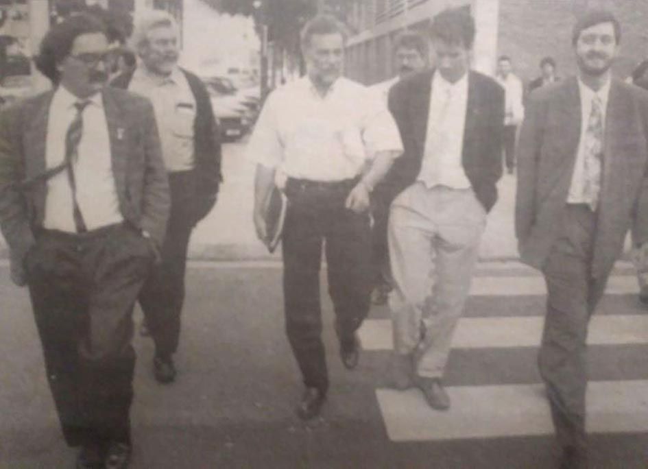 Emilio Lacambra, Jes�s Garrido, Julio Anguita, Juan Manuel Arag��s y Francisco Mendi, de camino a un mitin de IU en 1993.jpg