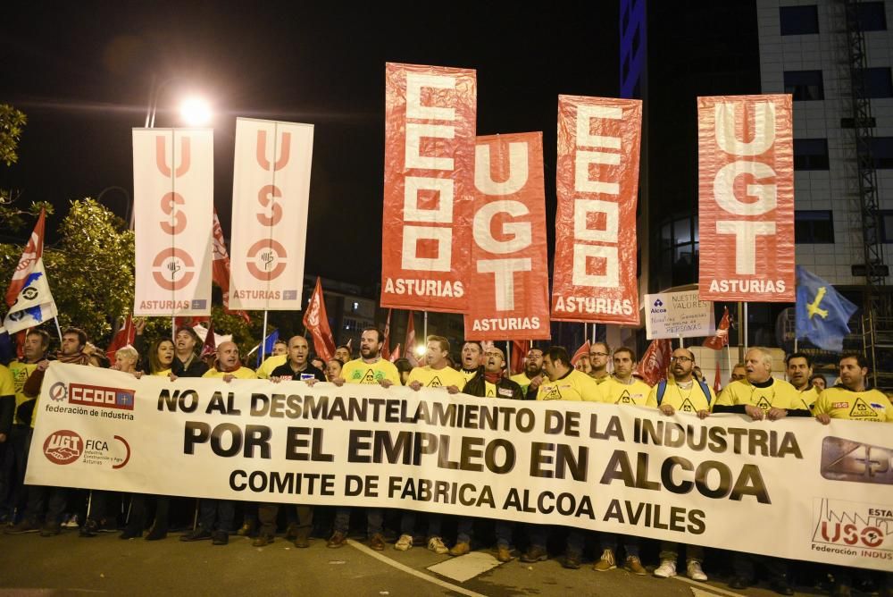 Multitudinaria marcha de "Alcoa no se cierra" en Avilés