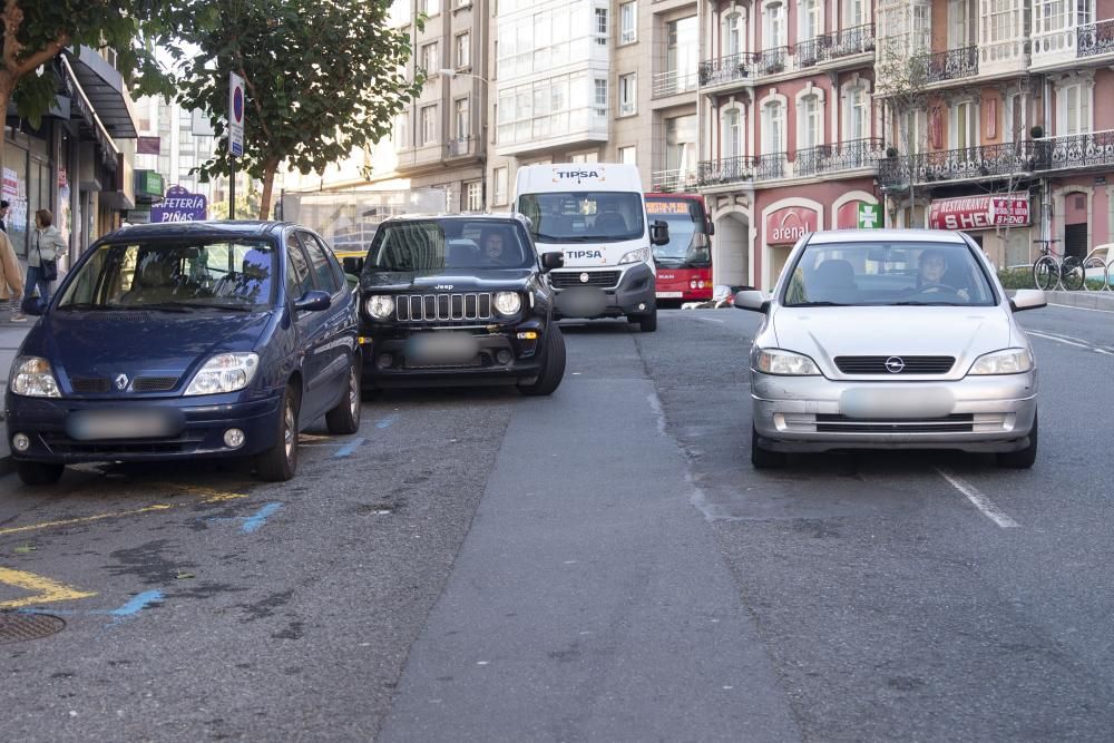 Policías locales informan a conductores y sancionan las infracciones más graves.