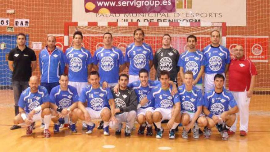 El equipo de balonmano benidormense está cuajando una excelente temporada .