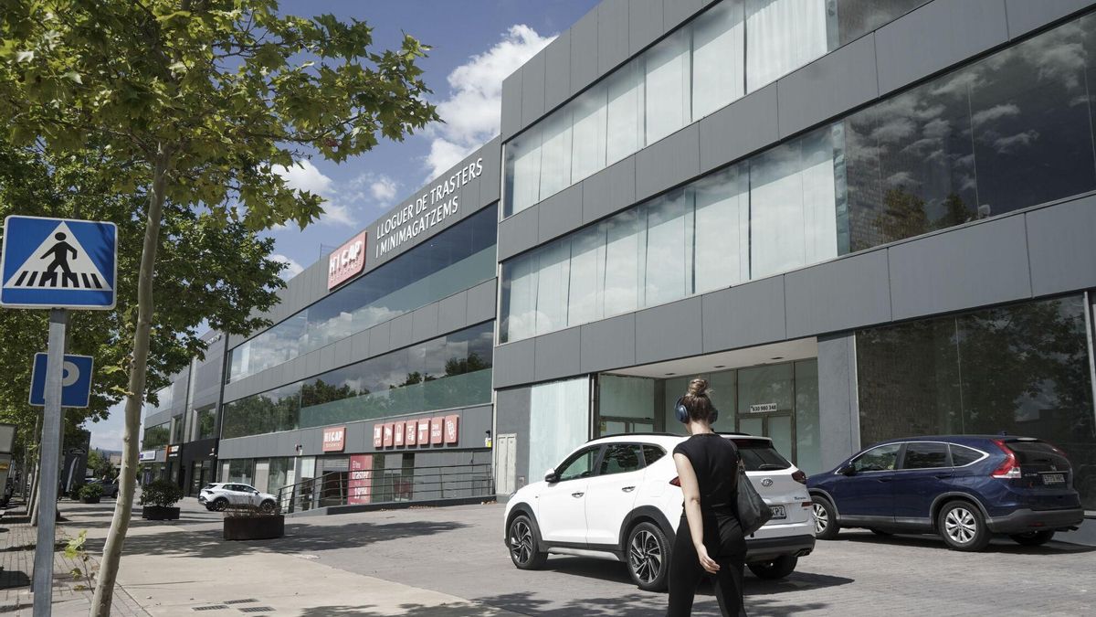 Amb els vidres blancs, la nau on es traslladarà la plataforma d'aliments de la fundació, ahir