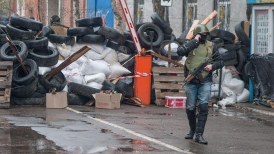 Prorrusos de Slaviansk ocupan una comisaría y montan barricadas
