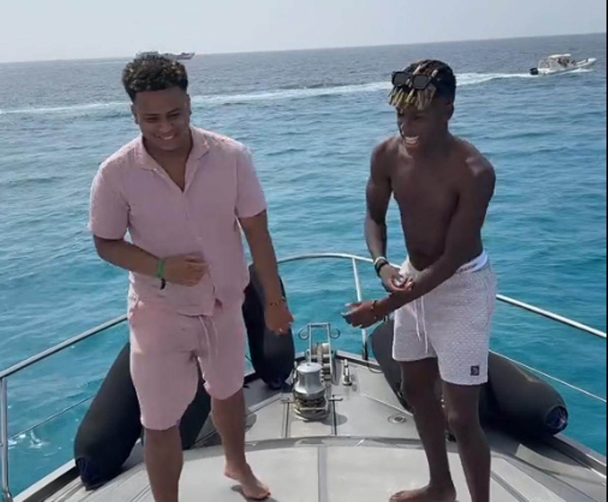 Nico Williams, en un yate en Ibiza.