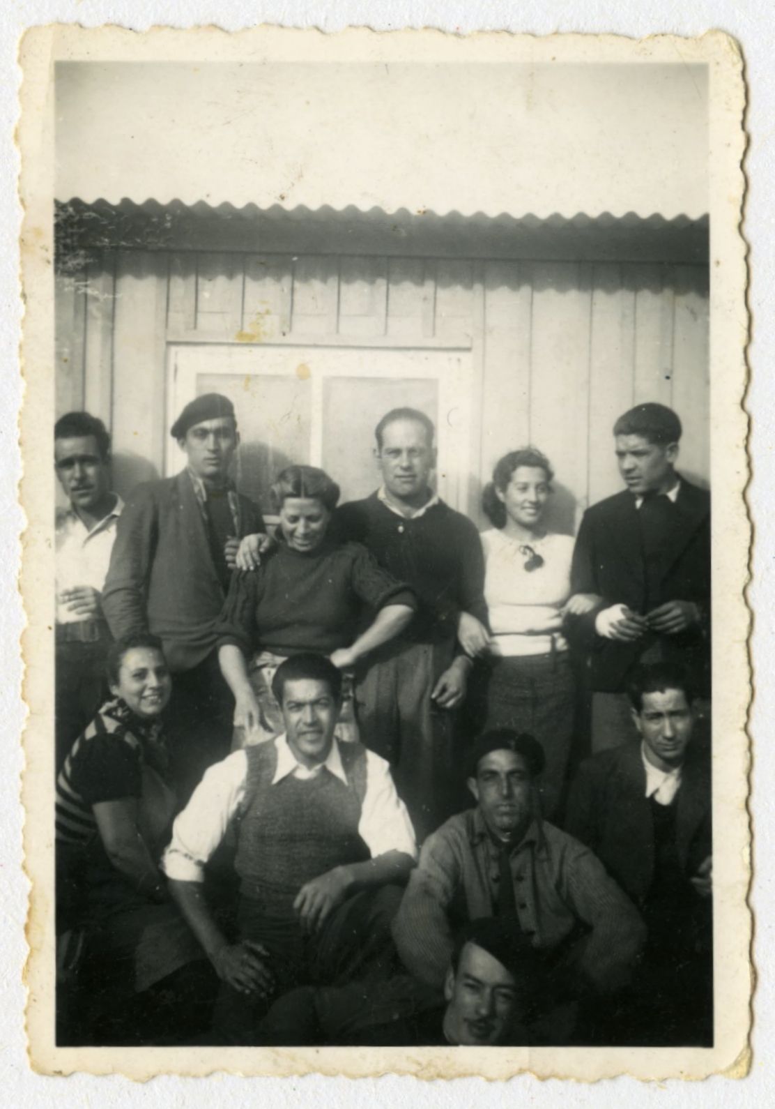 Rosa Laviña (cinquena per l&#039;esquerra), al camp d&#039;Argelers, l&#039;any 1940.