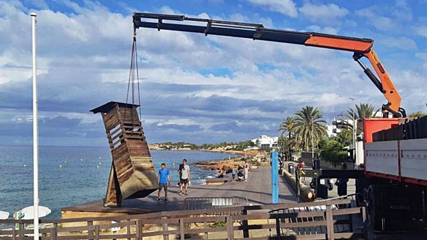Sant Antoni renueva las torres de varias playas