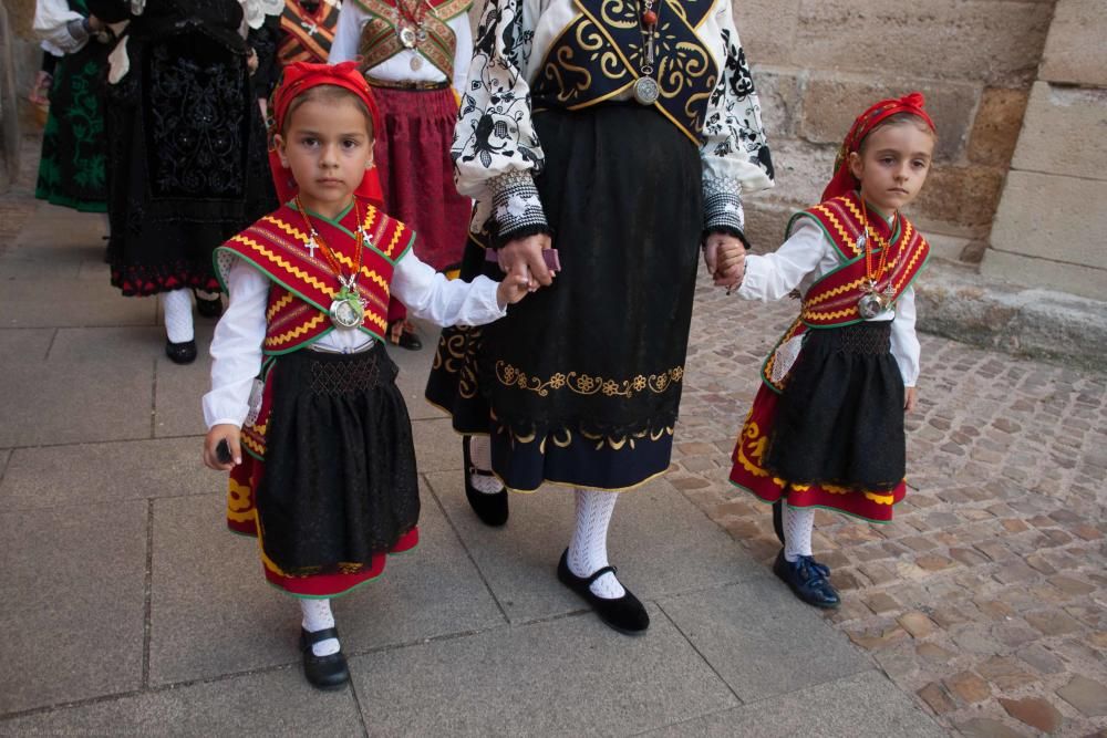 Desfile de trajes regionales