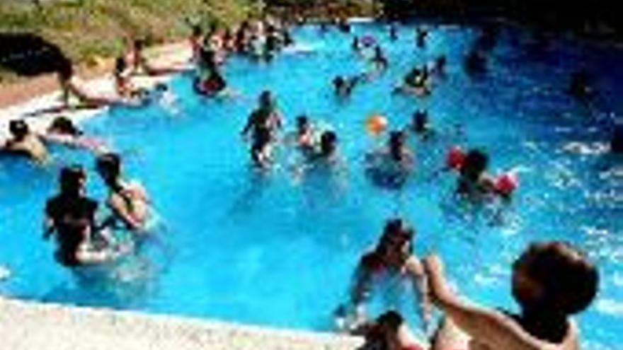 La empresa Conyser gestionará las piscinas municipales de la ciudad