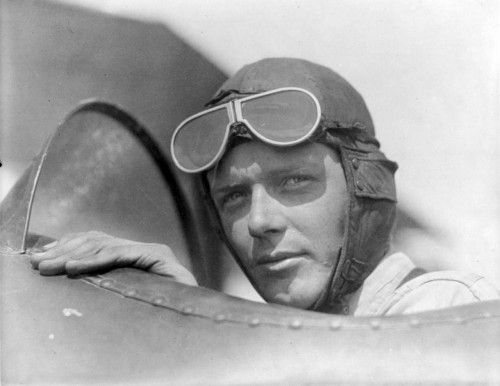 Charles_Lindbergh,_wearing_helmet_with_goggles_up.jpg