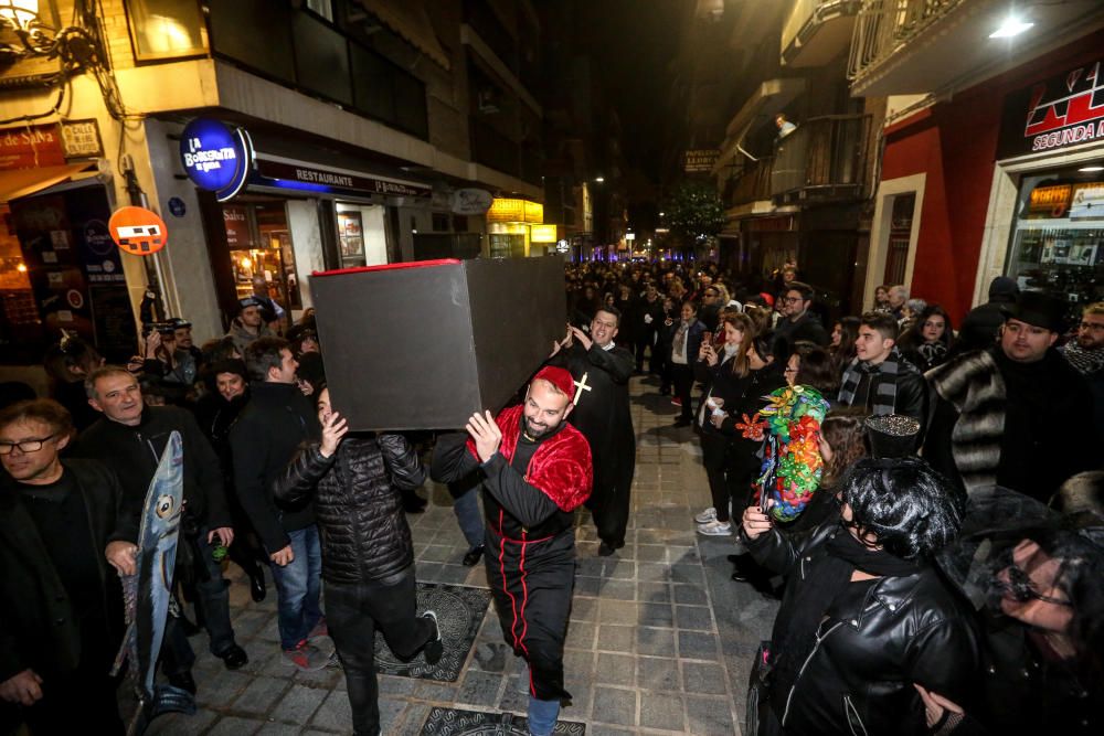 Benidorm dice adiós al Carnaval con el tradicional "Entierro de la Sardina"