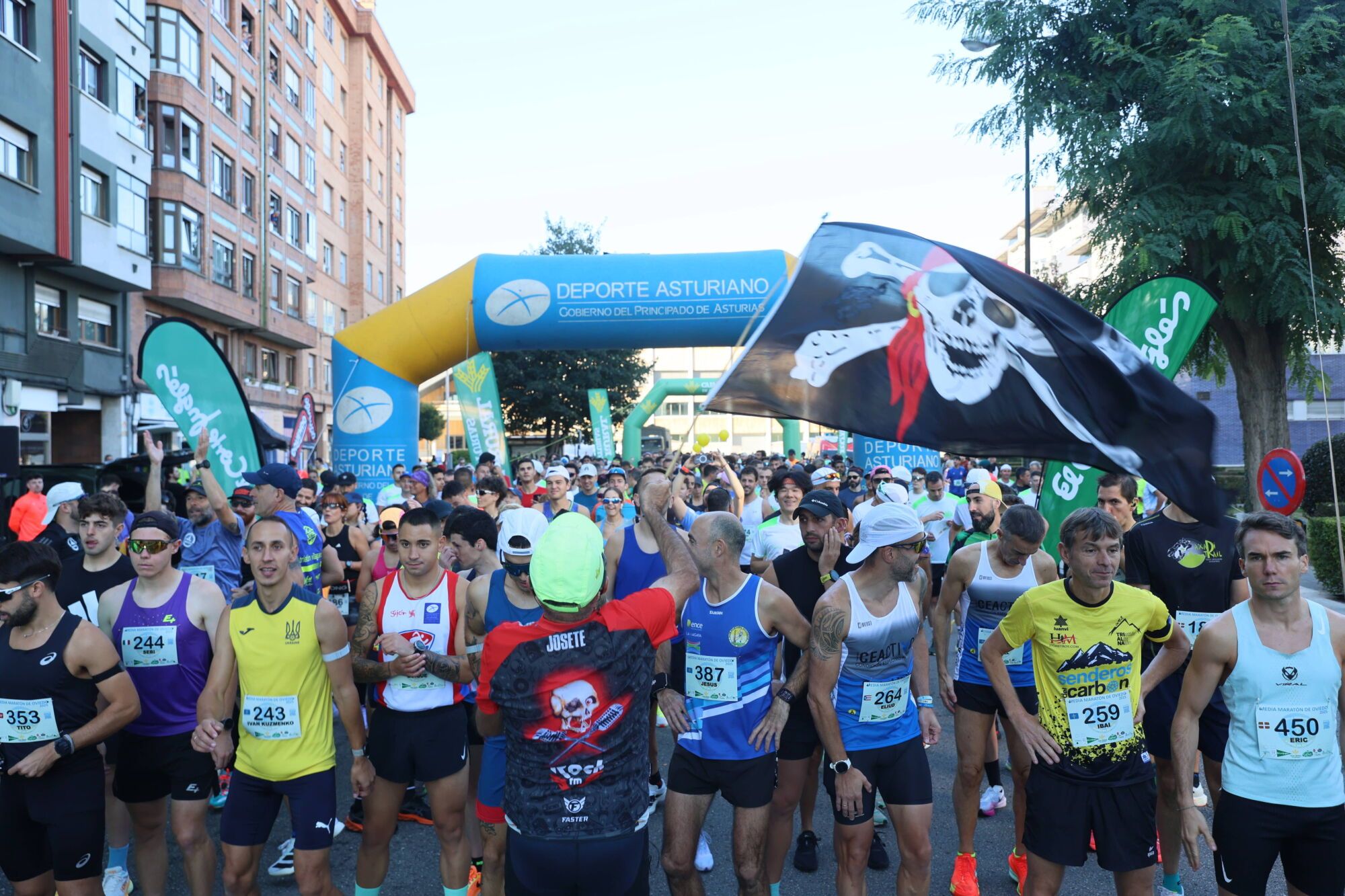 Marco García y Lola Pérez reinan en una media maratón “de récord” en Oviedo