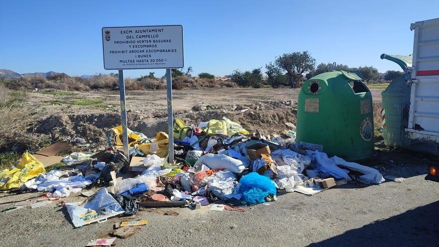 El Campello expedienta a cinco personas por tirar basuras y escombros