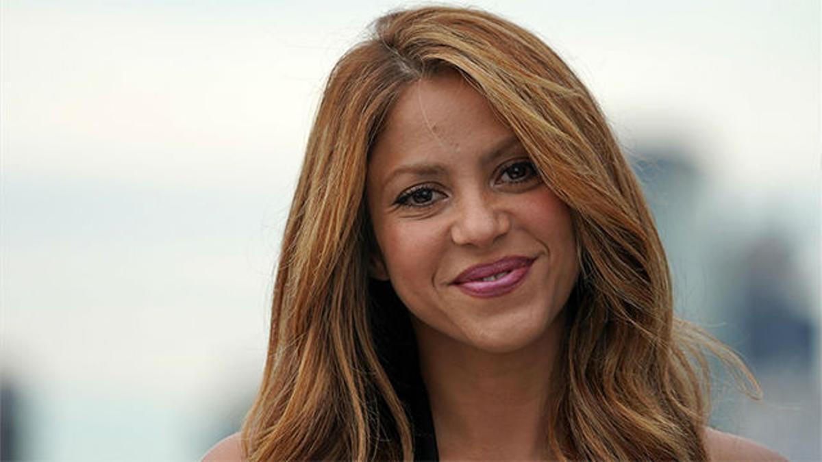 Shakira muestra cómo le peinan para la presentación de la Copa David en Nueva York