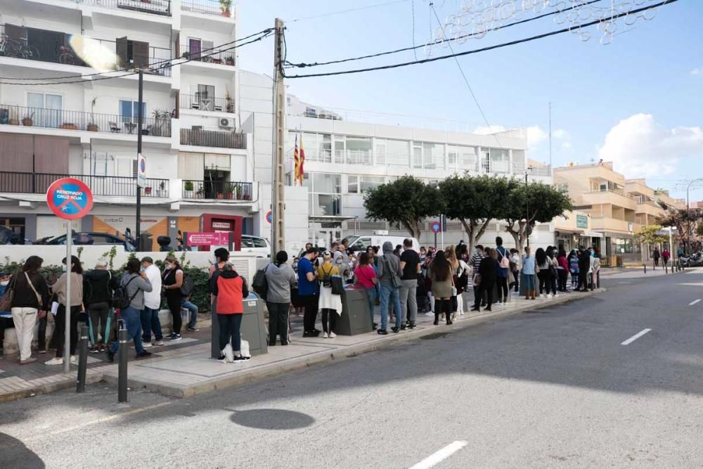 Colas en el Consell de Ibiza para tramitar ayudas por el Covid