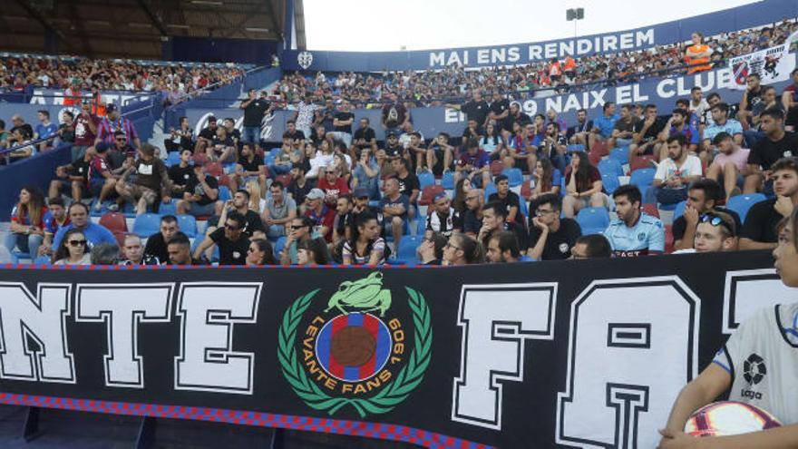 Levante Fans cesó su animación durante el Levante - Alavés