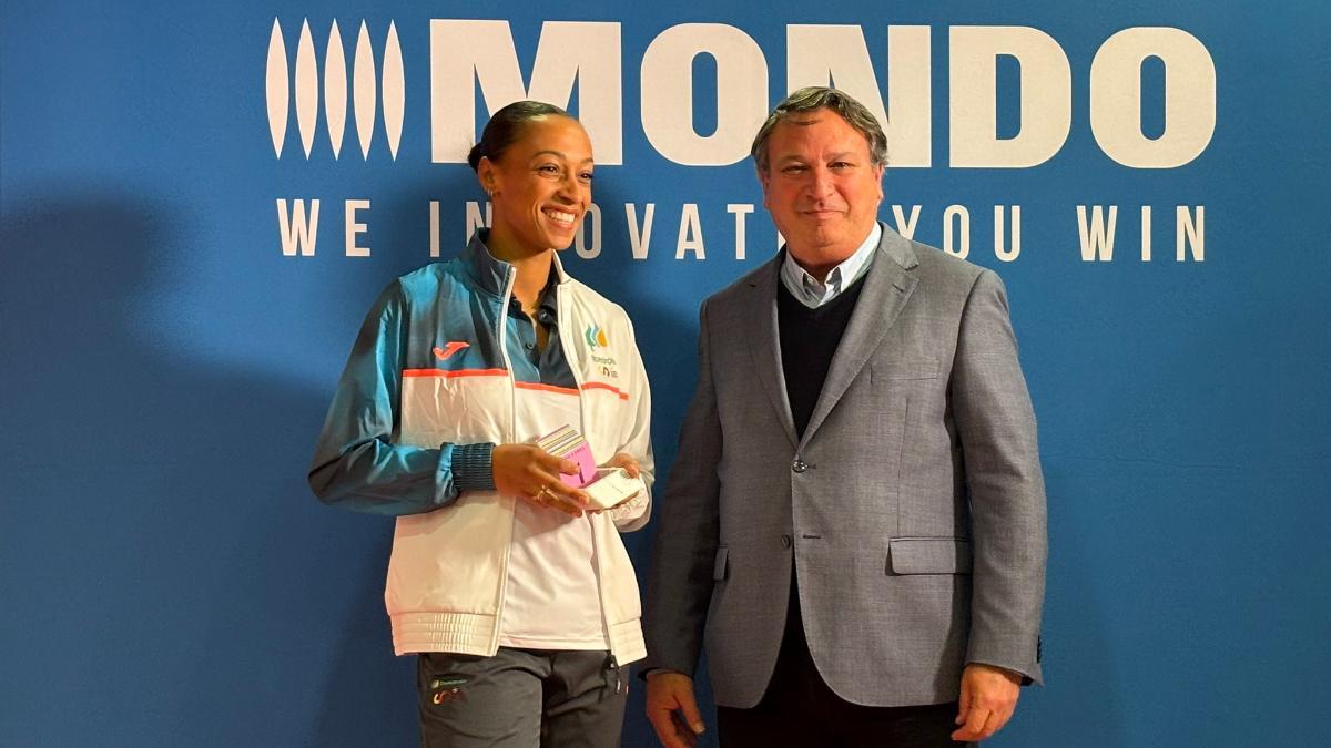 MONDO regaló a Peleteiro sus marcas de carrera en París'24