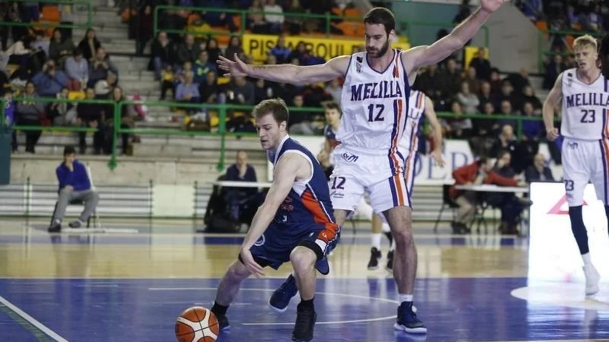 Balaban, con el Melilla en un partido en Ourense.