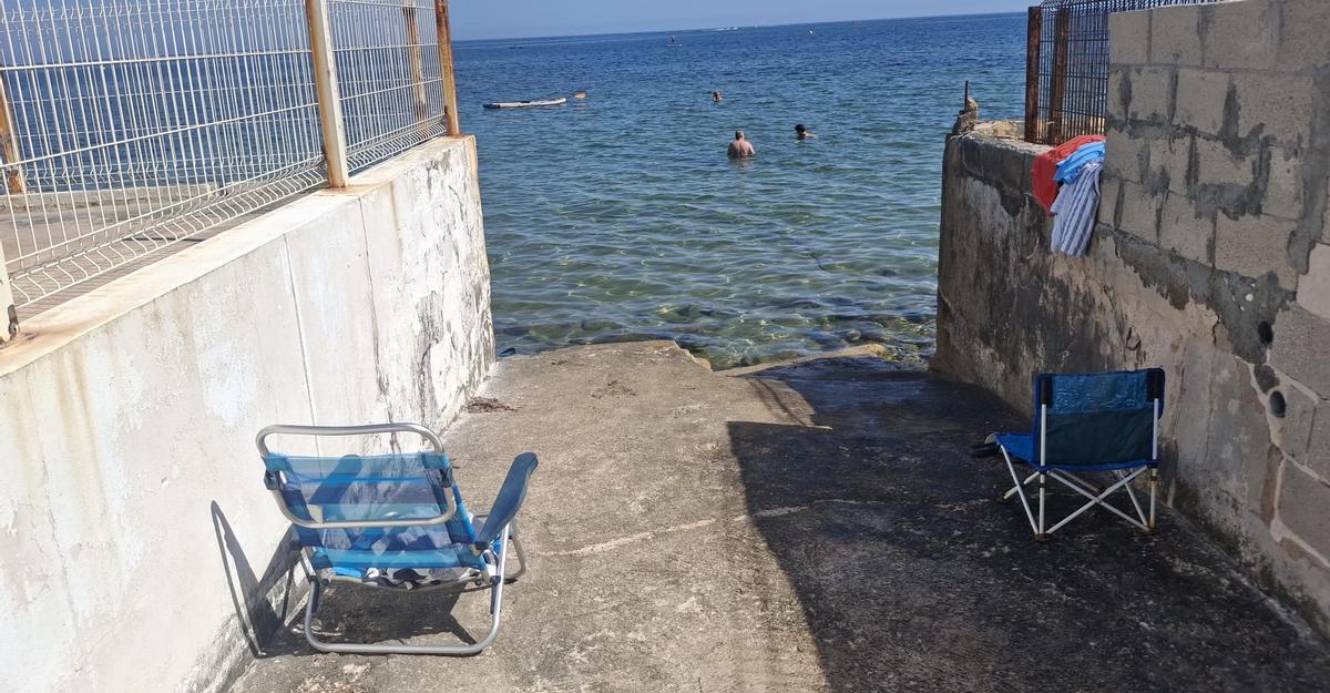 Zambullirse en una playa en ruinas en Dénia (imágenes) Zambullirse en una playa en ruinas en Dénia (imágenes)
