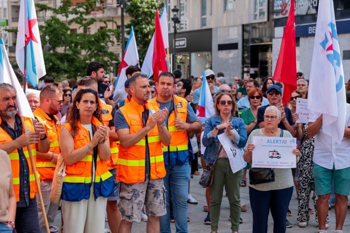 Técnicos sanitarios durante la concentración del BNG en Vilagarcía.