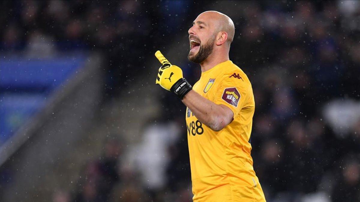 Pepe Reina con la camiseta del Aston Villa