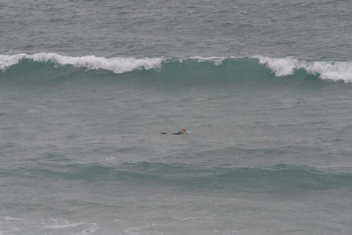Surfistas en el Orzán.