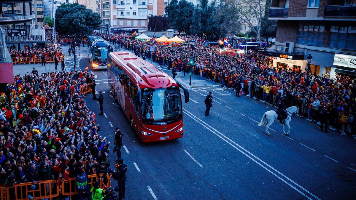 Los aledaños de Mestalla antes del España - Países Bajos