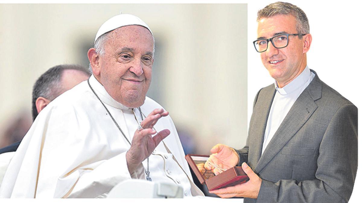 El Papa Francisco, en una imagen de 2024. A la derecha, Antoni Vadell, obispo auxiliar de Barcelona.