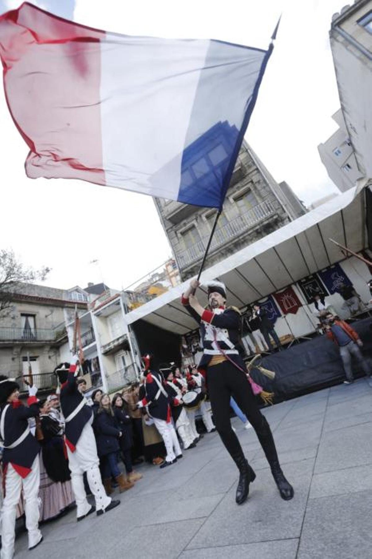 Las tropas napoleónicas campan a sus anchas por el Casco Vello sin saber que el domingo serán expulsados de la ciudad. Las tropas napoleónicas campan a sus anchas por el Casco Vello sin saber que el domingo serán expulsados de la ciudad.