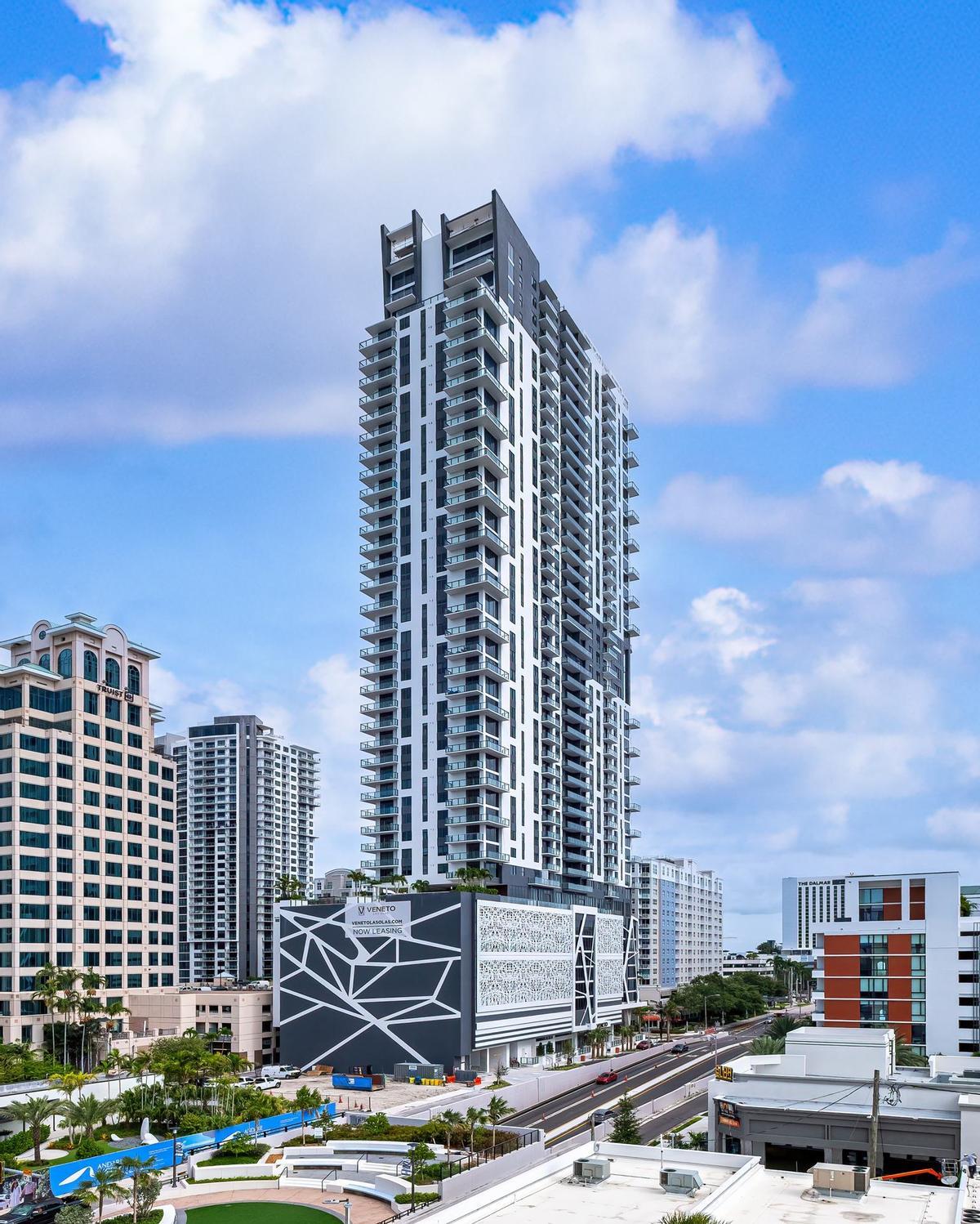 Exterior del edifico Veneto Las Olas.