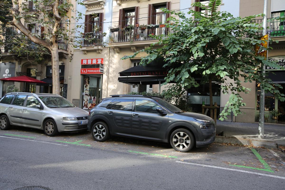Zona verde en una calle del Eixample