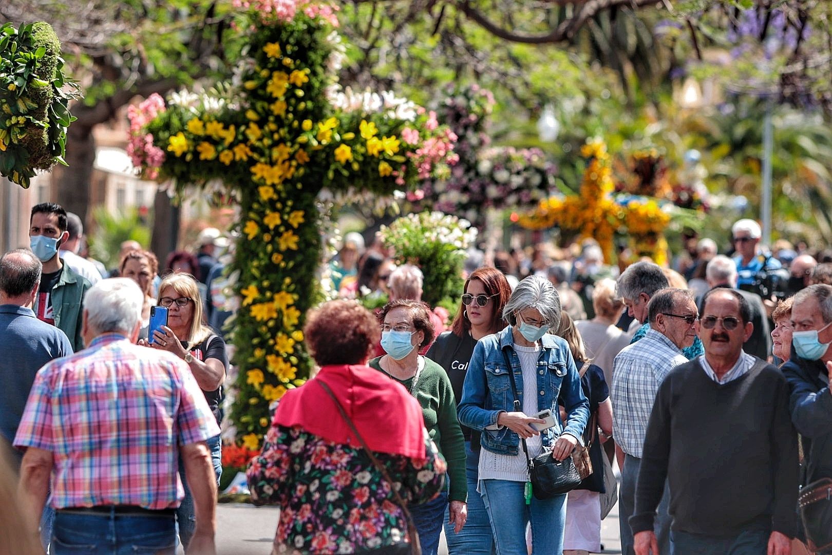 Recorrido por la rambla de Las Tinajas por el Día de la Cruz