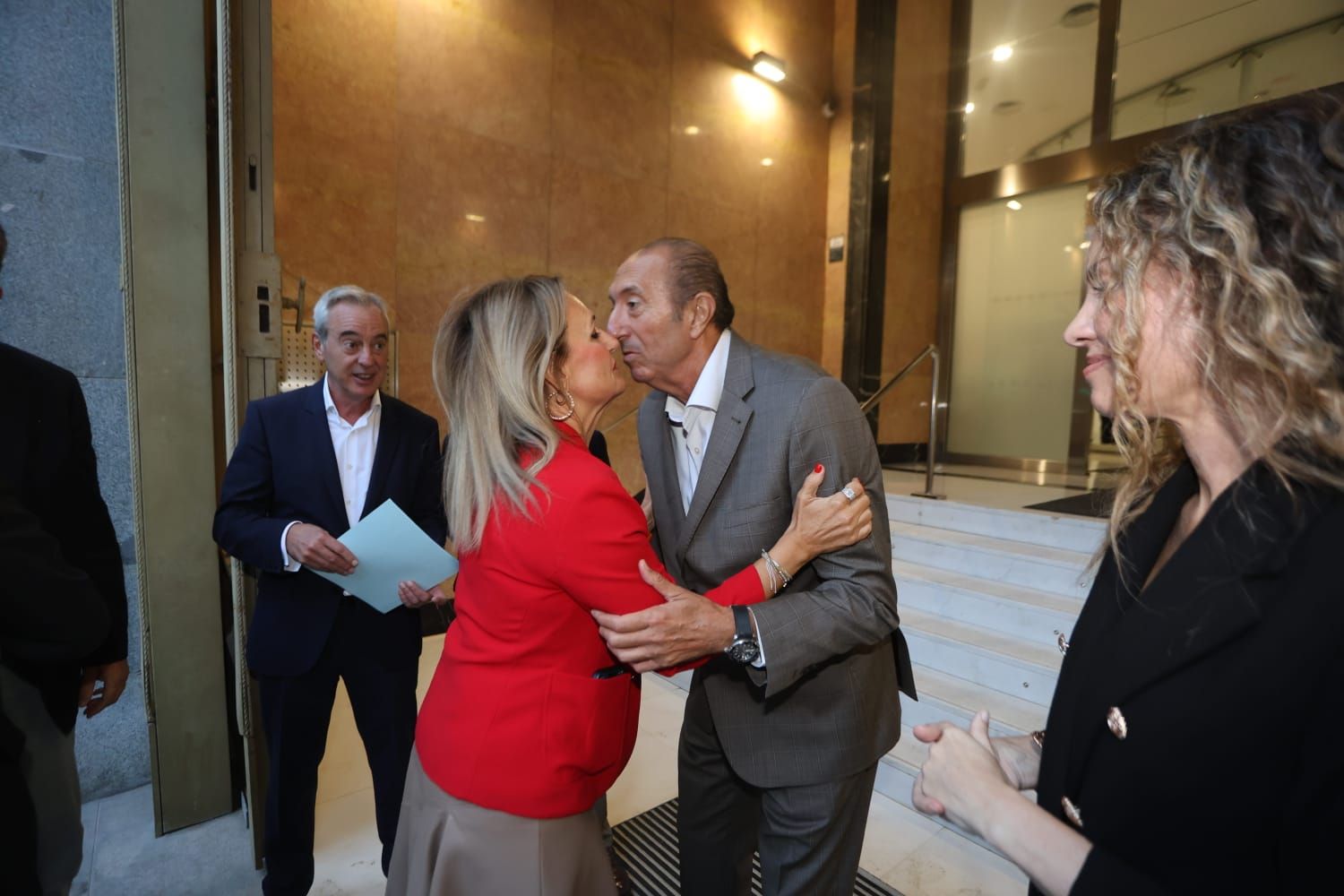 Llegada de los asistentes a la segunda edición del Foro de Energía en la Comunitat Valenciana