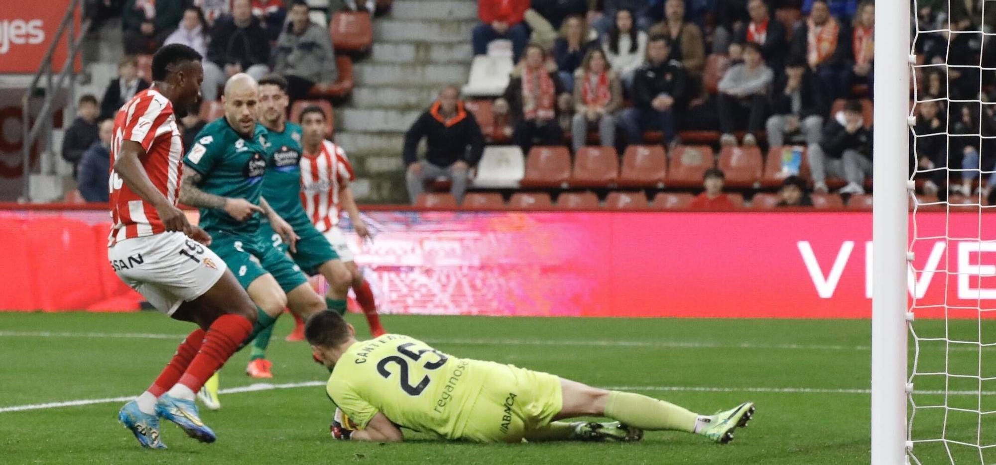 Así fue el partido entre el Sporting y el Racing de Ferrol