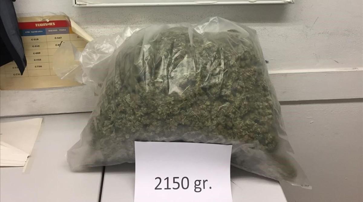 vvargas39558530 imatge de la bossa de marihuana que els dos arrestats portav170805104312