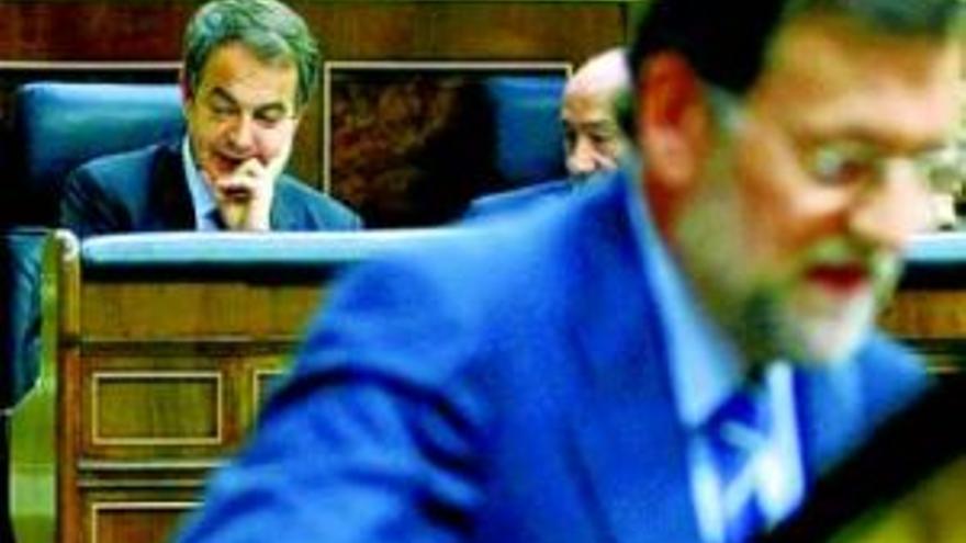 Zapatero confía en que los ataques aéreos consigan derribar a Gadafi