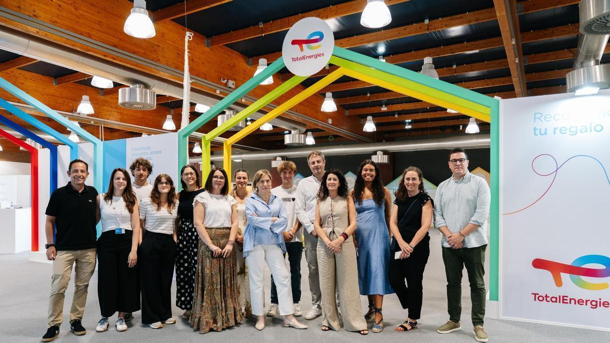 De izquierda a derecha, Francisco Sánchez, Sheila Canosa, Alonso Persivale, Isabella Zerpa, Eva Mayordomo, Cristina Martín, Aída Díez, Rosario Cepero, Mateo Carracedo, Juan José Fernández, Susana Cima, Paula Sánchez, Leticia Fernández-Castrillón, Bruno Fernández