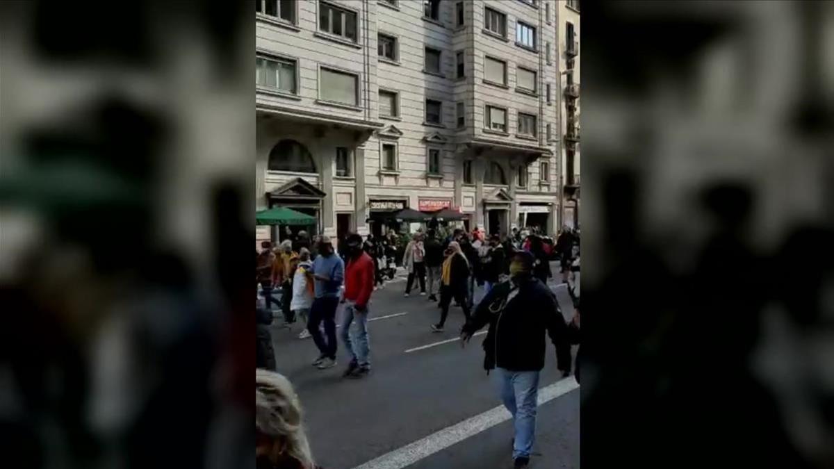 Manifestación contra Colau por las calles del centro de Barcelona